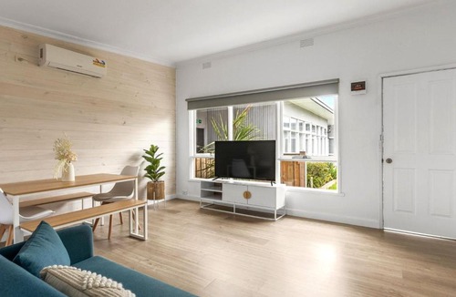 Capel Sound Apartment | Rosebud Beachfront Haven Coastal Bliss Four