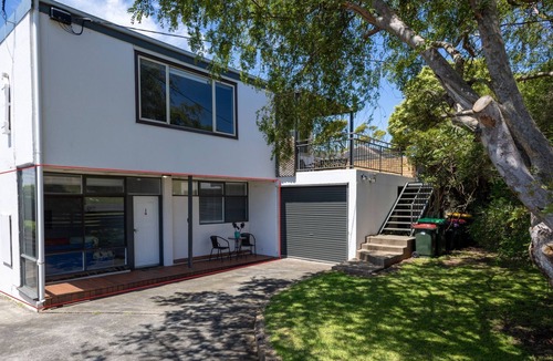 Warrnambool Apartment | Rosella Perch - Stones throw to the Warrnambool Race Course