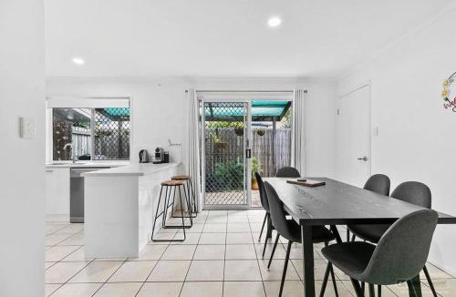 Bongaree Apartment | Rosella Rise!