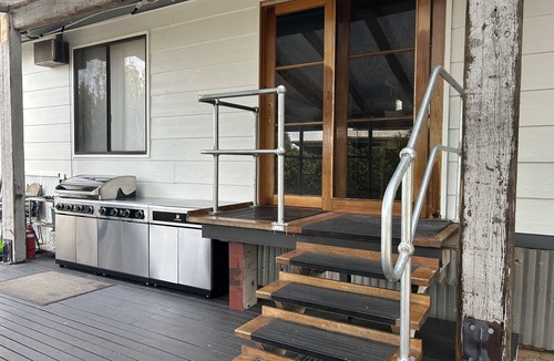 Second Valley House | Rosey's Beach House .3 min walk to Second Valley Beach and Jetty