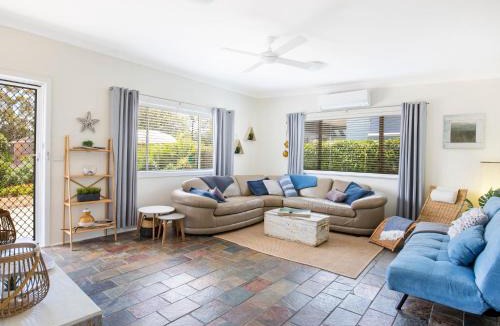Callala Beach House | Roskell Retreat Pet Friendly 5 Mins Walk to Beach