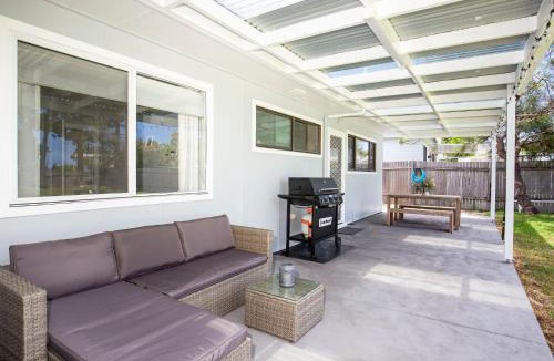 Callala Beach House | Roskell Retreat Pet Friendly 5 Mins Walk to Beach