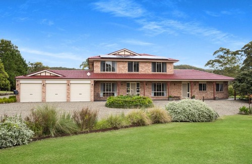 Far Meadow House | Roxy - By Berry Getaways
