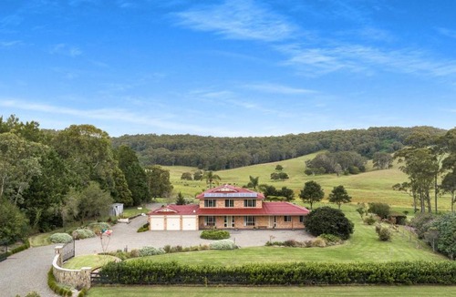 Far Meadow House | Roxy - By Berry Getaways