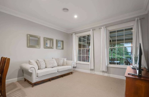 Bathurst Apartment | Royal Apartment 2. Alfresco Balcony. Bathurst CBD