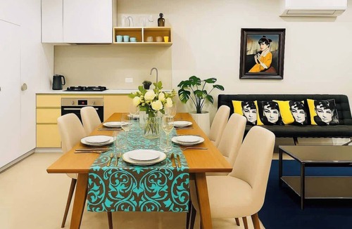 Caulfield North Apartment | Royal Executive Living - Garden Executive Home