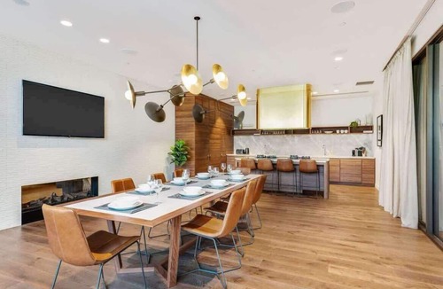 Caulfield North Apartment | Royal Executive Living - Garden Executive Home