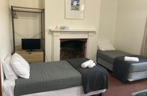 Parkes Hotel | Royal Hotel - Accommodation only