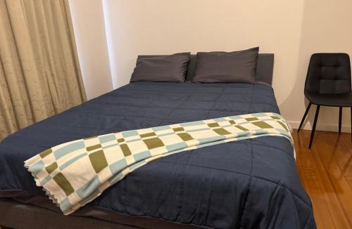 Shepparton House | Royal Oak Residence - Holiday Home