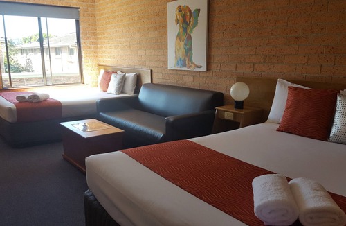 Coffs Harbour Hotel | Royal Palms Motor Inn
