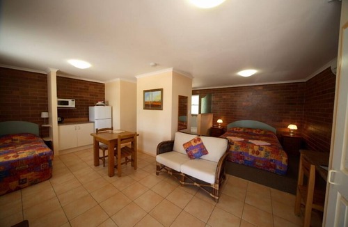 Rubyvale Hotel | Rubyvale Motel & Holiday Units - An Adults Only Getaway