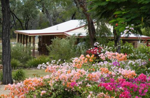 Rubyvale Hotel | Rubyvale Motel & Holiday Units - An Adults Only Getaway