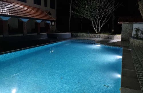 Cherplassery Villa | Rural Retreat with Garden Pool, Birdsong and Scenery.
