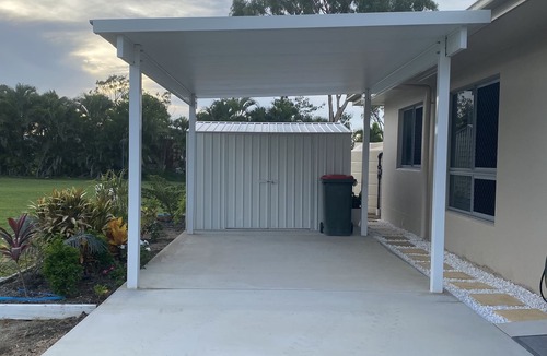 Gumlow House | Rural Setting - Close to shops, Townsville Hospital and Riverway