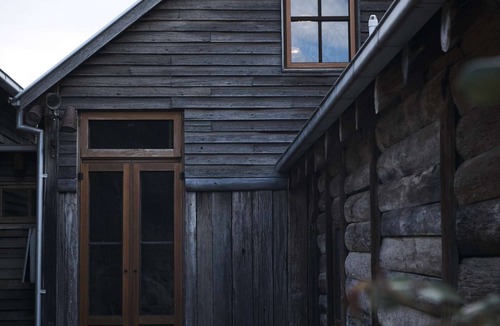 Crackenback House | ⭐️ Rustic Barn House ⭐️ Hydro Spa Bath ⭐️ Pets Welcome