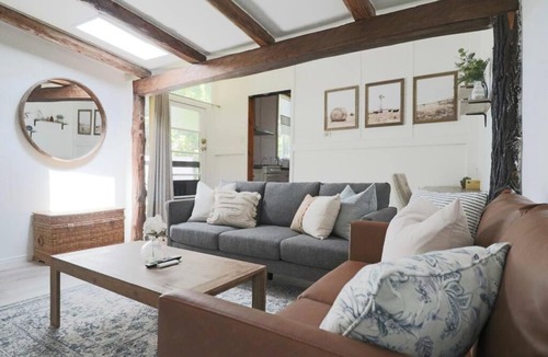 Bathurst House | Rustic Chic 200 metres from CBD