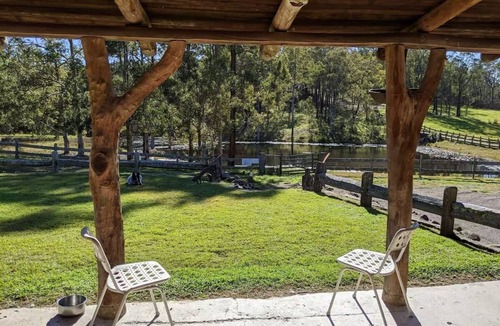 Limeburners Creek House | Rustic farmhouse overlooking beautiful dam with large inside and outside spaces