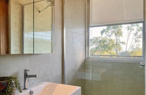 Lancefield House | Rustic Farmhouse & Serene Acreage — Off-Grid Pet Friendly Farmhouse Escape