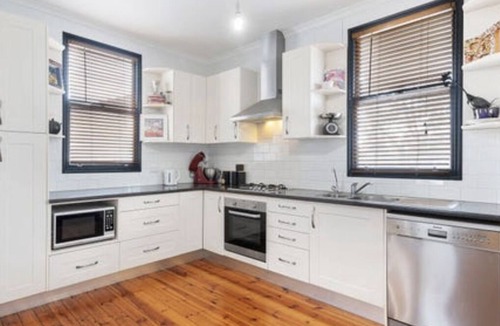 Enfield House | Rustic large 5 bedroom home in a inner city suburb