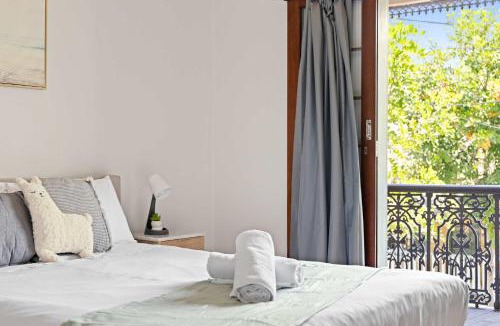 Glebe House | Rustic Queen Room in Glebe - Next to USYD - Shared Bathroom