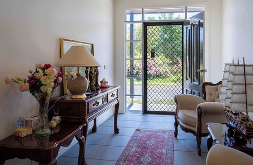 Labertouche House | Rustic Winery Villa | Queen + Single Bed Room 2 with En-Suite