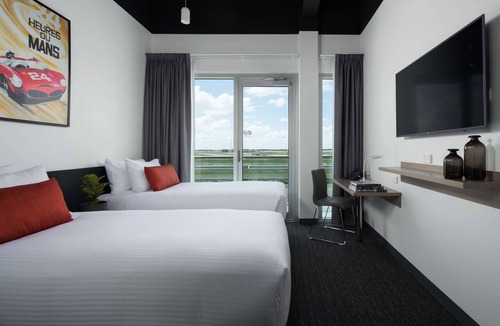 Seymour Hotel | Rydges Pit Lane Hotel