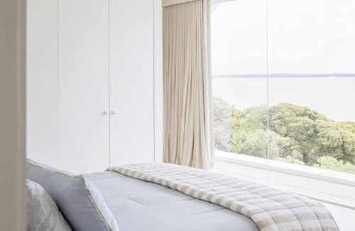Queenscliff House | Sagres Queenscliff, Designer Oceanfront Escape with Pool & Sauna