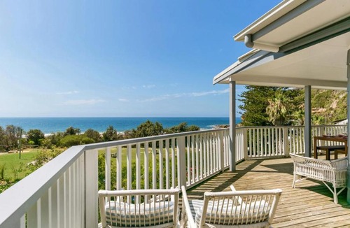 Killcare House | 'Salty Air Beachside Cottage' by HolidayCo
