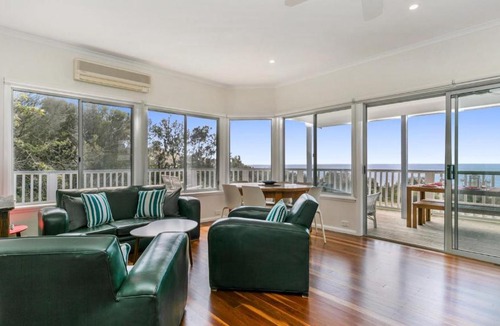 Killcare House | 'Salty Air Beachside Cottage' by HolidayCo