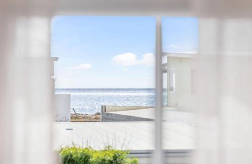 Silver Sands House | Saltys Silver Sands A playful pet friendly hideaway steps from Aldinga Beach