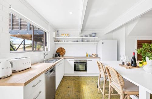Silver Sands House | Saltys Silver Sands A playful pet friendly hideaway steps from Aldinga Beach