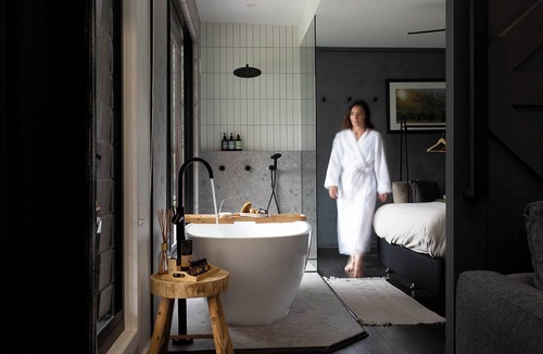 Cheshunt House | Sambar Hills