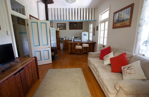 Mount Samson House | Samford Lakes - The Cottage