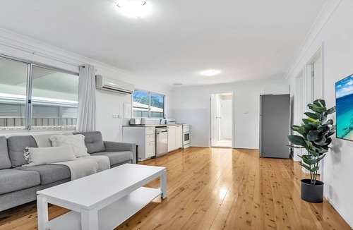 Callala Beach House | Sam’s Beach Shack and Apartment – 300m to beach