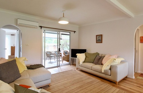 Sanctuary Point House | Sanctuary Paradise Waterfront by Book Jervis Bay - Pets Allowed