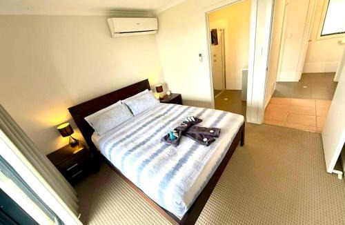 Kingscote House | Sandcastle - A Esplanade Place, Stunning Views
