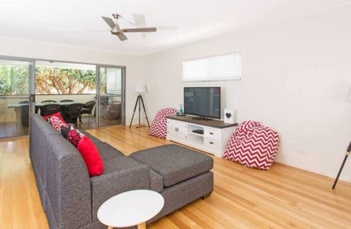 Fingal Head House | "Sandcastles" beach house at Fingal Heads with pool