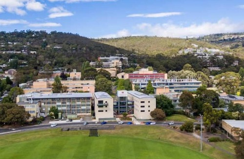 Sandy Bay Apartment | Sandy Bay Unit next to Casino, 5 min to CBD.