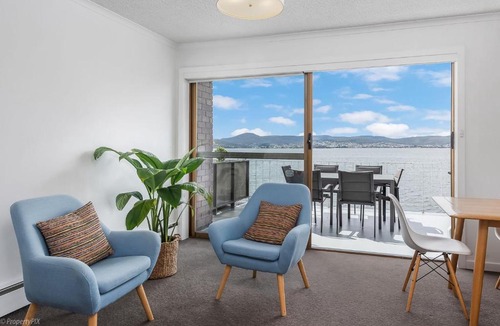 Sandy Bay Apartment | Sandy Bay Waterfront