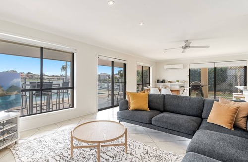 Yamba House | Sandy Shores - Absolute Waterfront & Swimming pool - Holiday Yamba