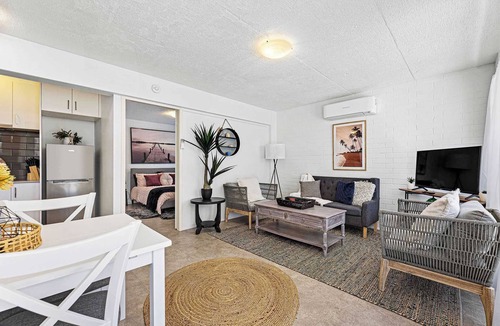 Long Beach Apartment | Sandy Shores Unit 4, 150m Flat walk to Beach