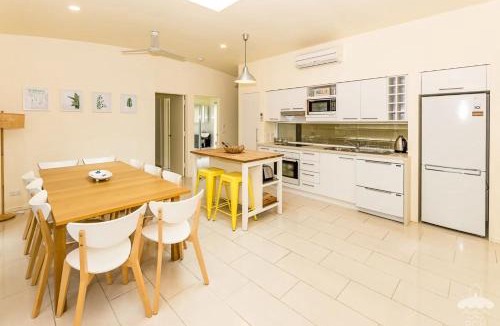 Sandy Point House | Sandy Star Stay 3 Pay 2 Winter Special