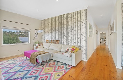 Merimbula House | Sapphire Cottage - 3 Bedroom home with fabulous views - 3+ nights