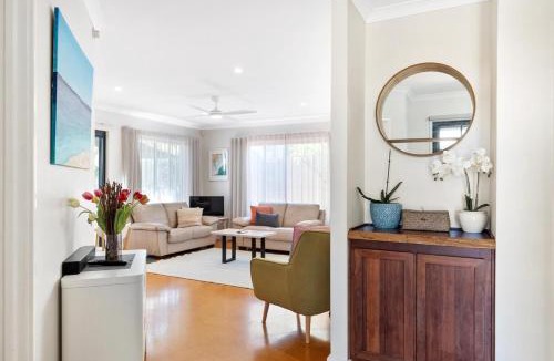 Scarborough House | Scarborough Central - Ocean Glimpse Retreat