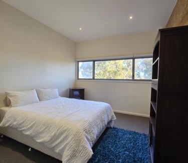Landsborough House | Scenic Getaway in the Pyrenees Region