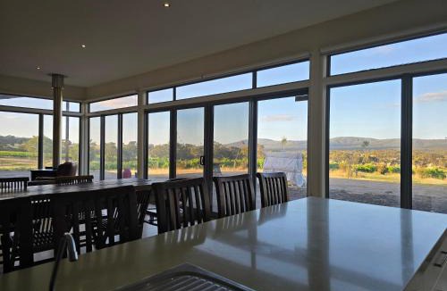 Landsborough House | Scenic Getaway in the Pyrenees Region