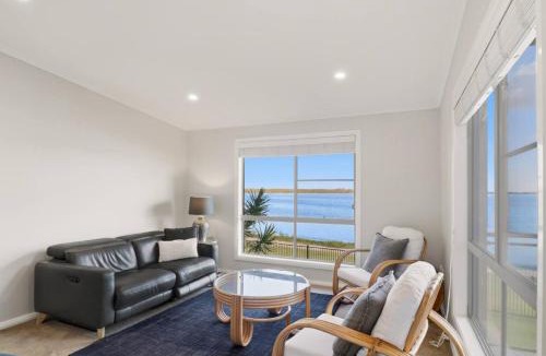 Budgewoi House | Scenic Shores