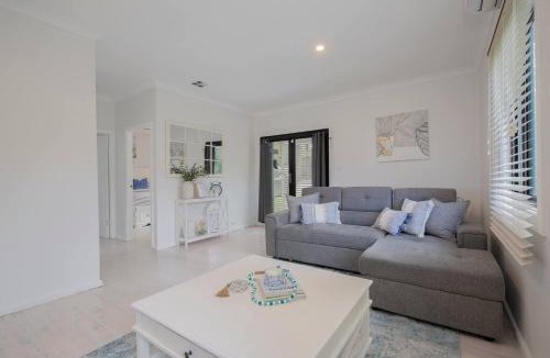 Wamberal House | Sea Break - Spacious Cottage near Wamberal Beach
