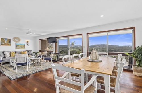 Emerald Beach House | Sea Change -Cheerful, Family Friendly, Sea Views