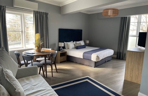 Nelson Bay Hotel | Seabreeze Hotel